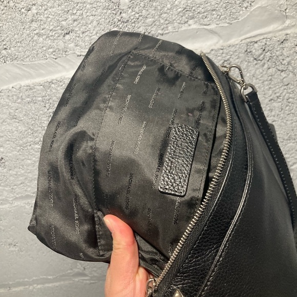 Michael Kors Leather James Large Zip Clutch Crossbody Bag black hands free - Picture 14 of 15